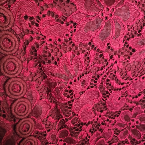 Chic Burgundy Lace Midi Dress - Picture 3 of 7